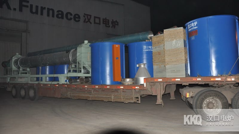 ?；⒅樯a(chǎn)線連夜裝車出廠